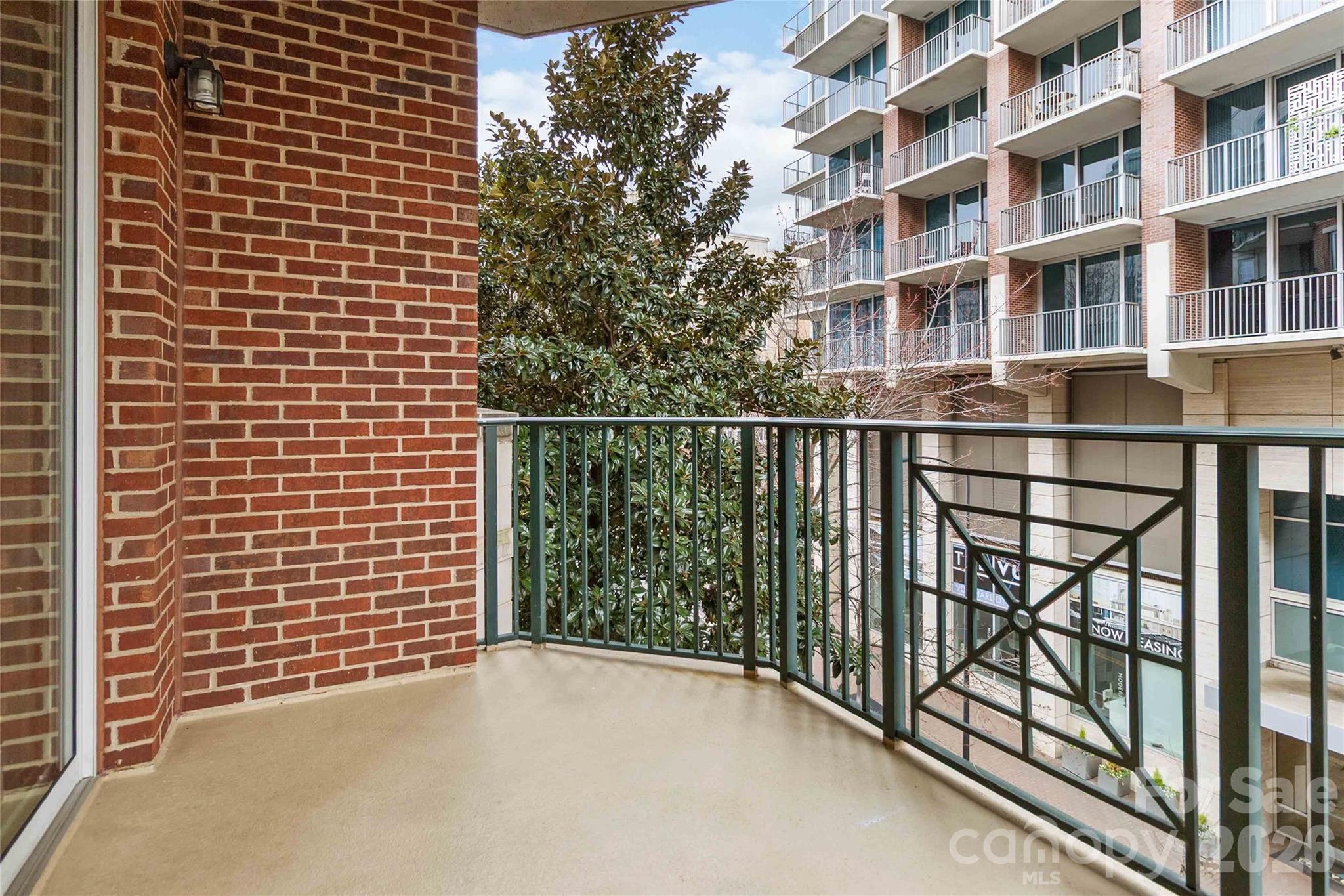 300 W 5th Street Unit: 333