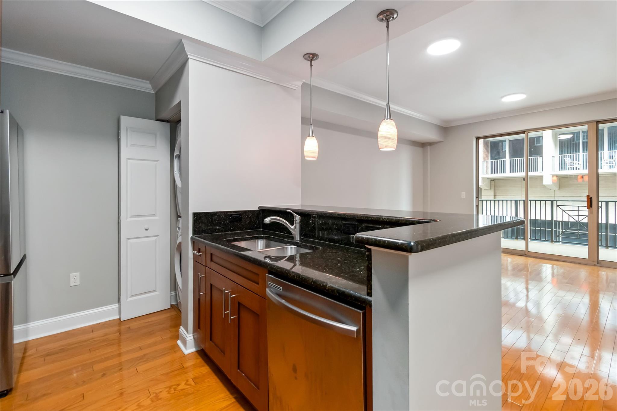 300 W 5th Street Unit: 333