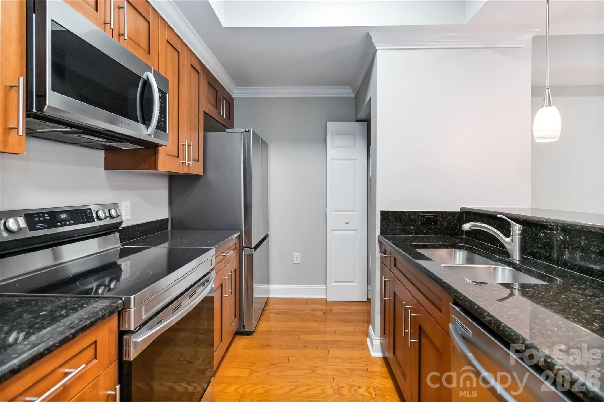300 W 5th Street Unit: 333