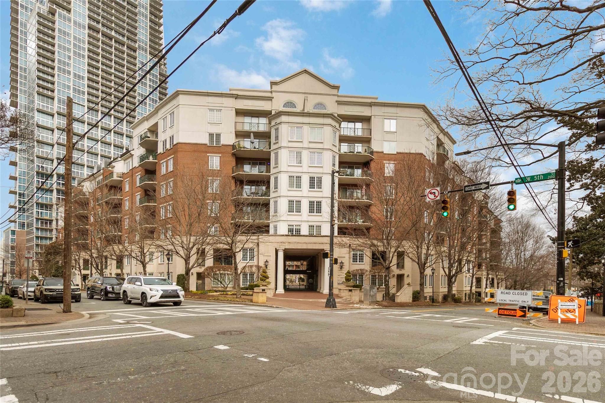 300 W 5th Street Unit: 333