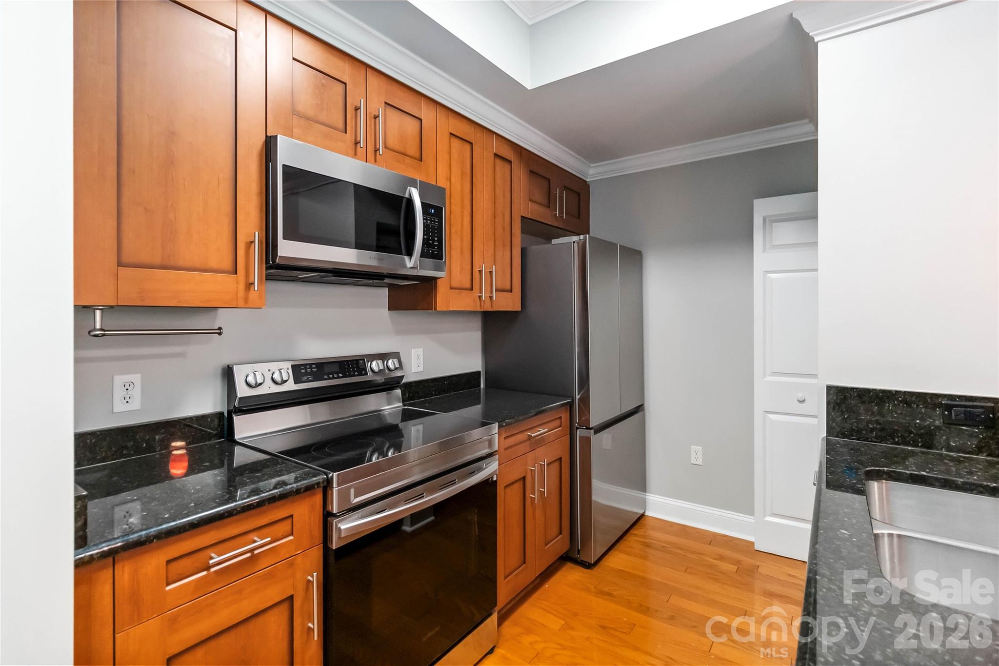 300 W 5th Street Unit: 333