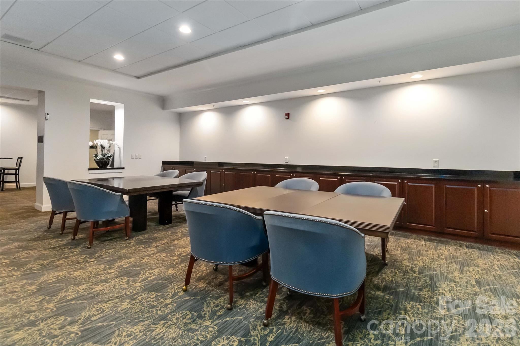 300 W 5th Street Unit: 333