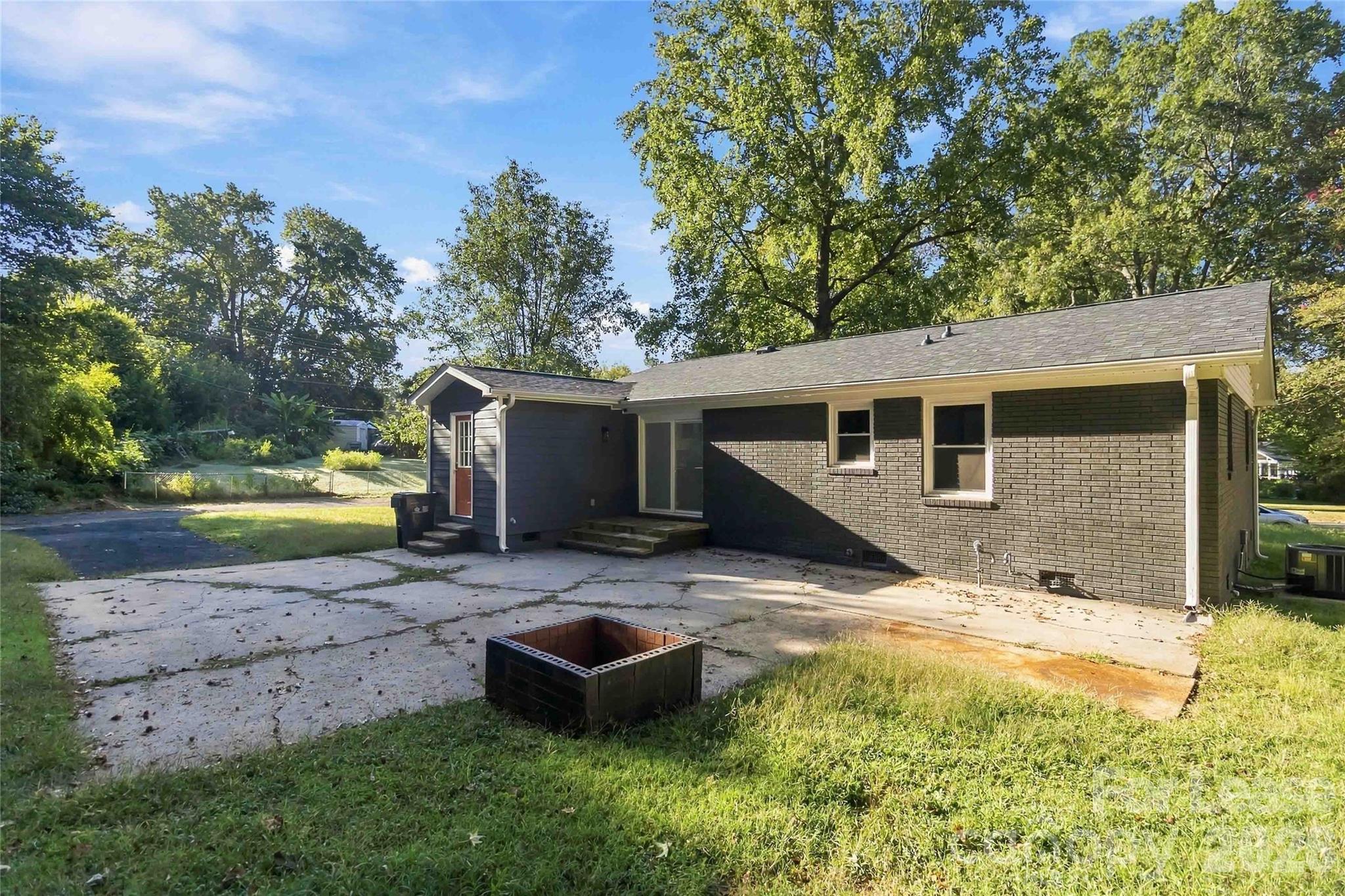 1200 Weststone Drive