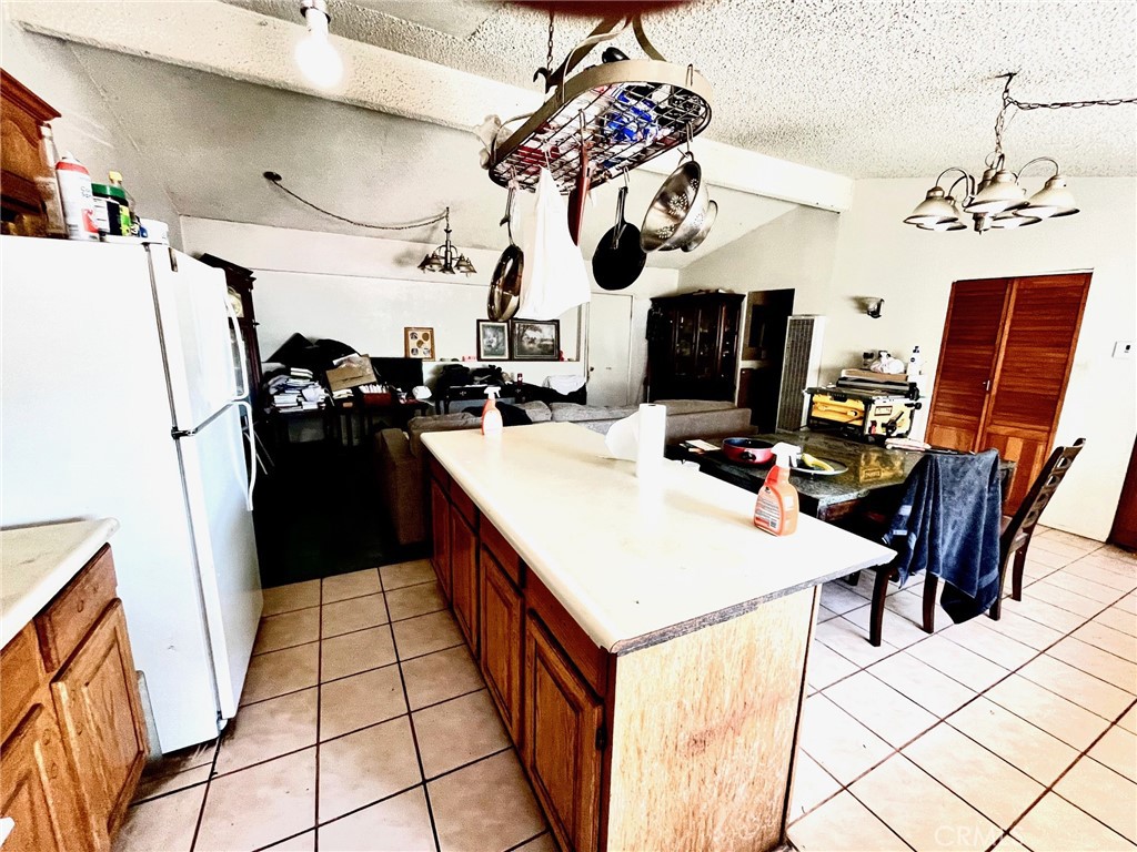 1084 Del Valle Avenue