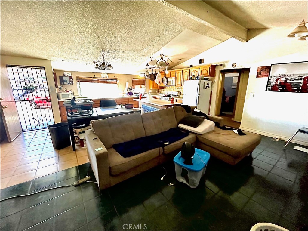 1084 Del Valle Avenue