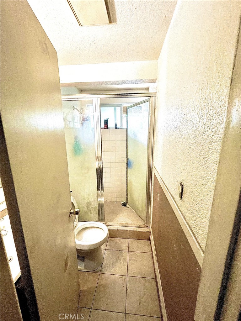 1084 Del Valle Avenue