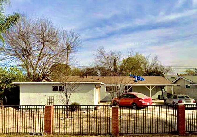 1084 Del Valle Avenue