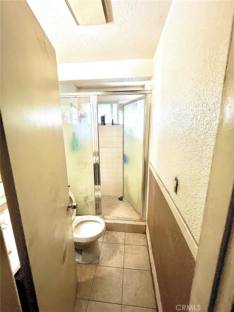 1084 Del Valle Avenue