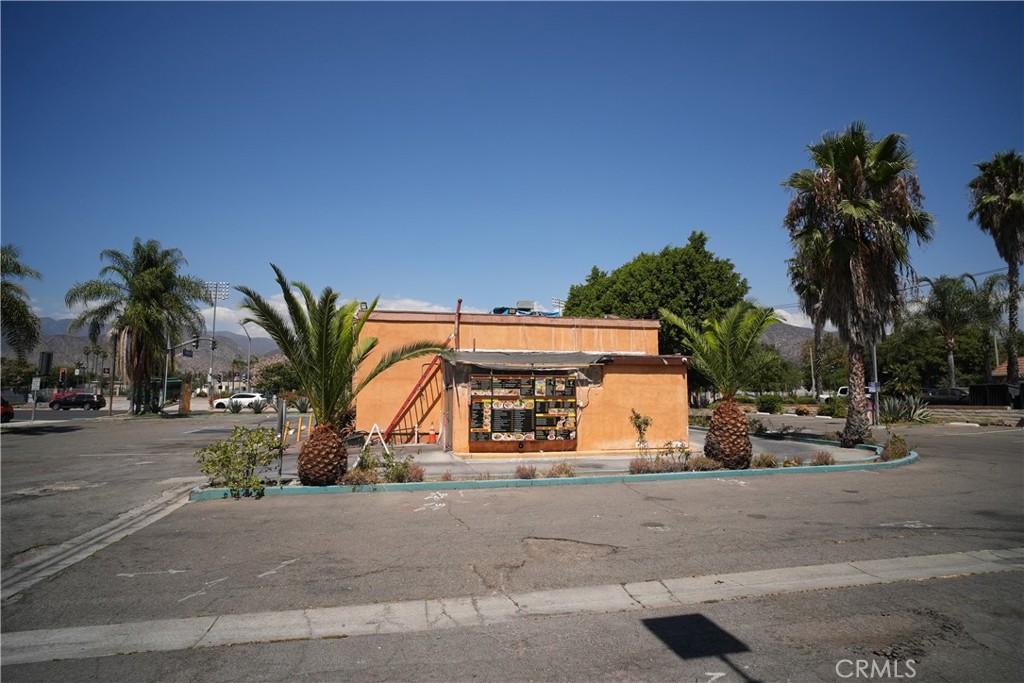 600 E Foothill Boulevard