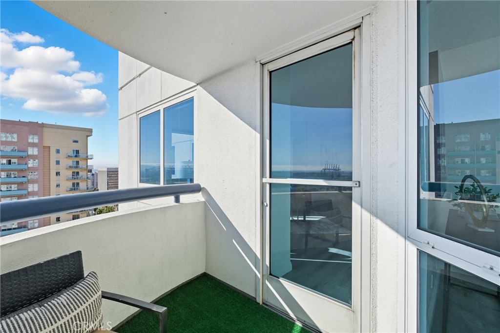 525 E Seaside