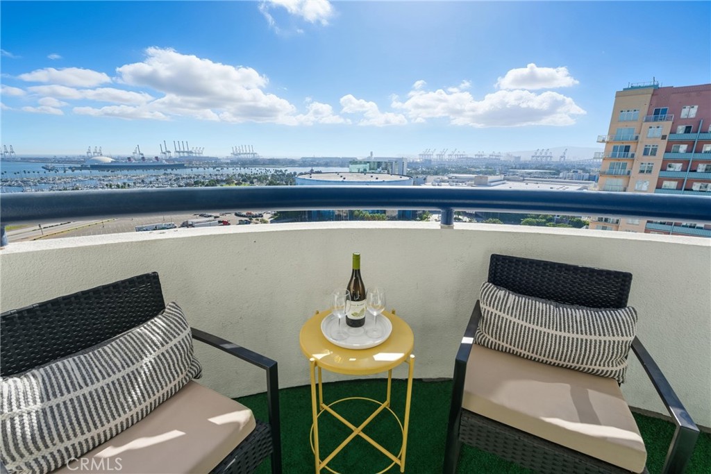 525 E Seaside