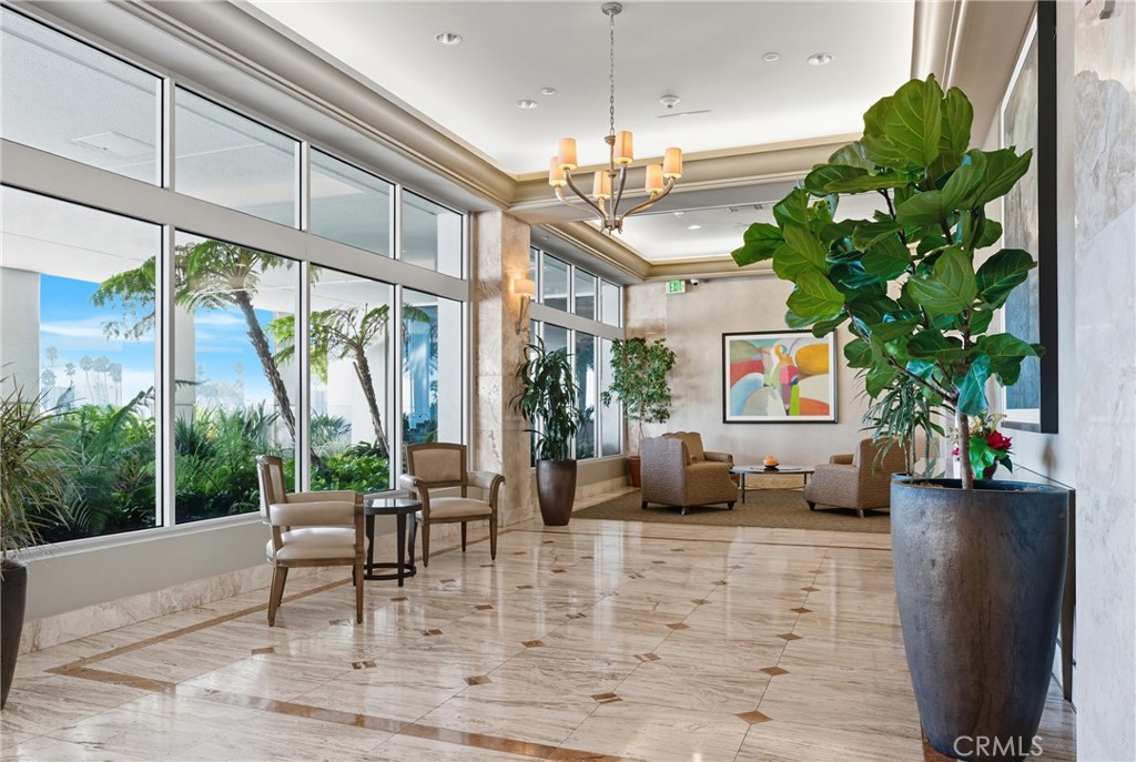 525 E Seaside