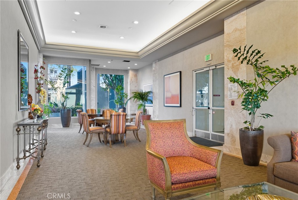 525 E Seaside