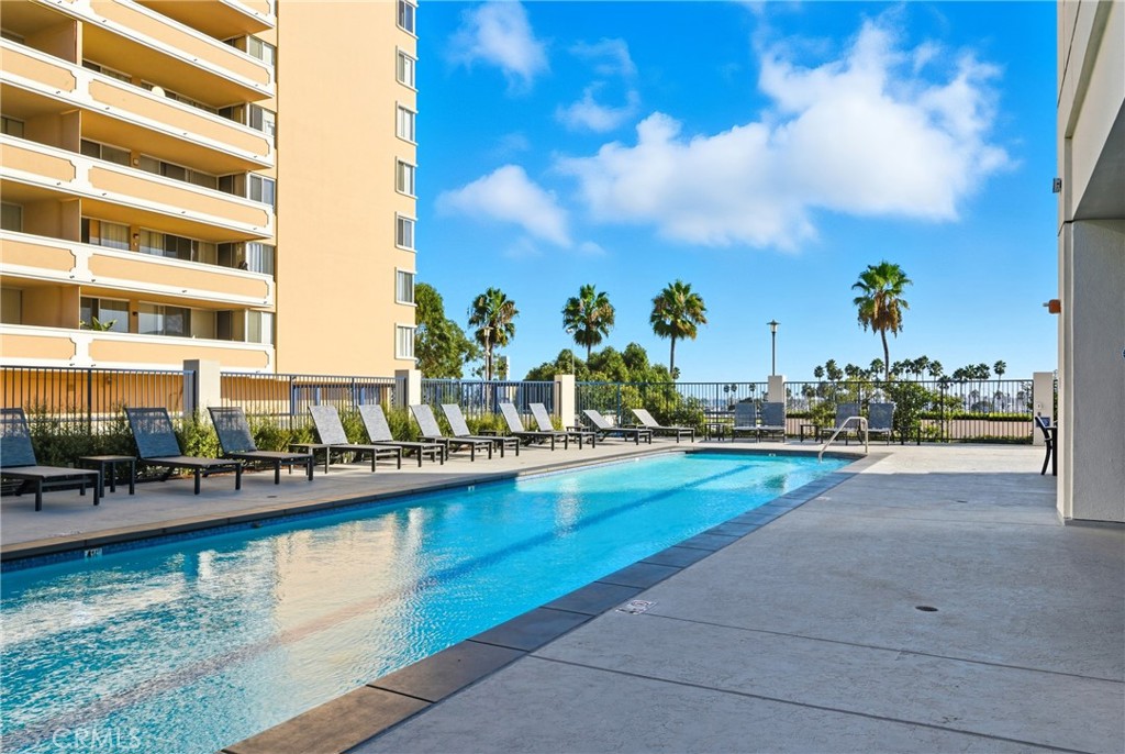 525 E Seaside