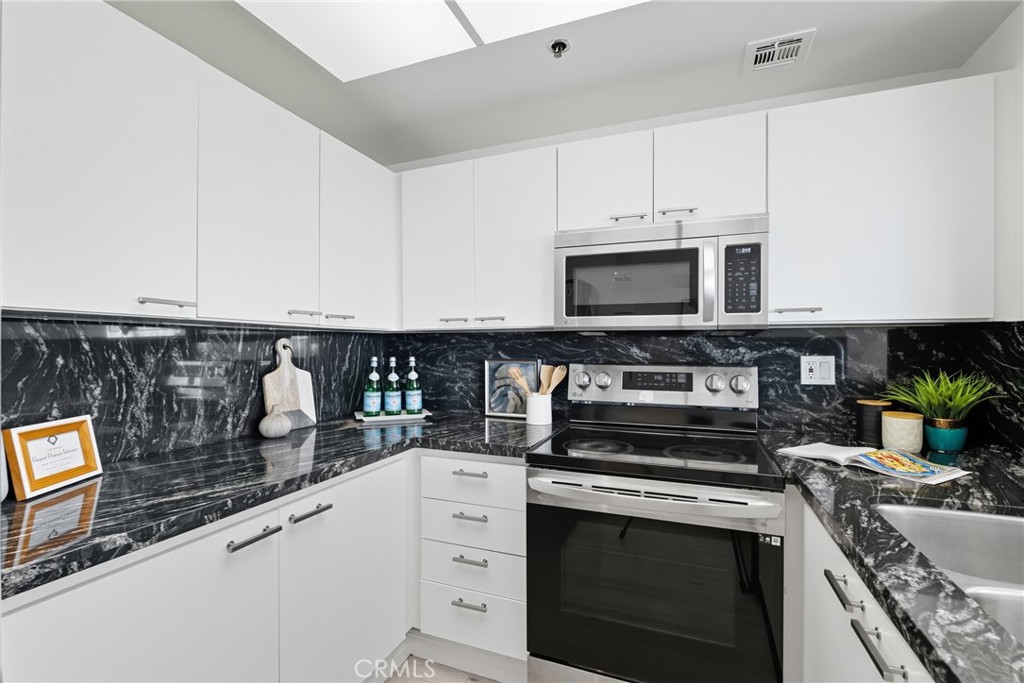 525 E Seaside