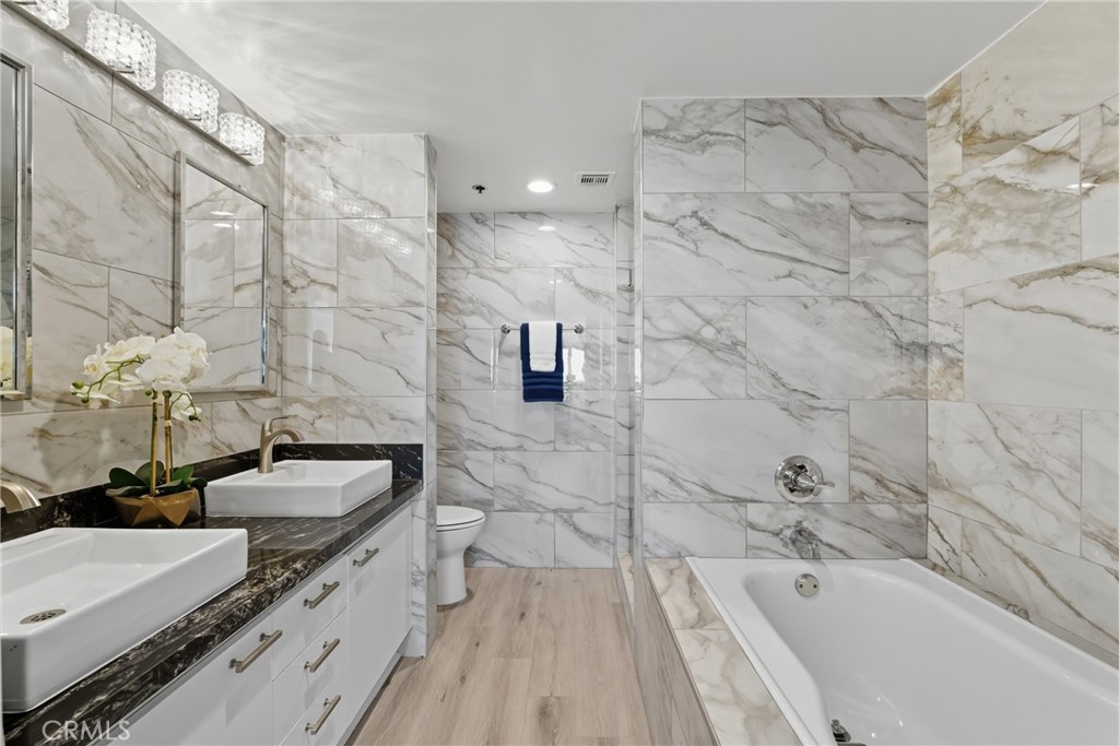525 E Seaside