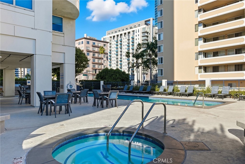 525 E Seaside