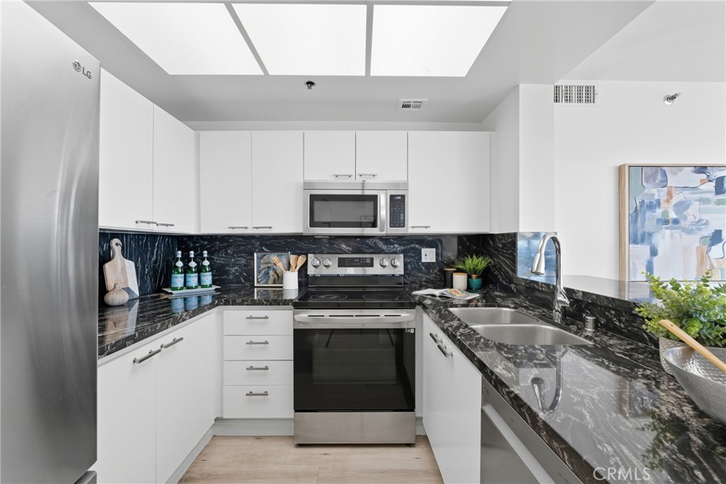 525 E Seaside