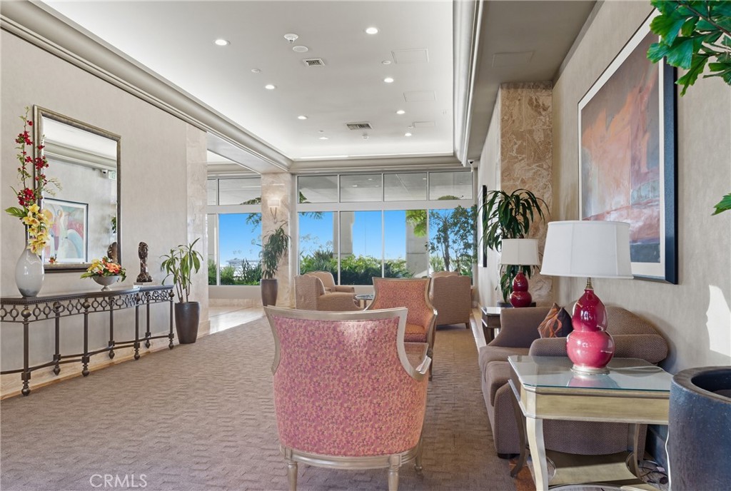 525 E Seaside