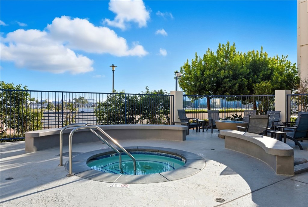 525 E Seaside