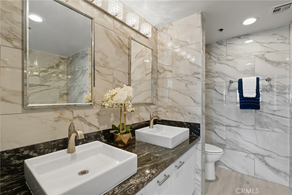 525 E Seaside