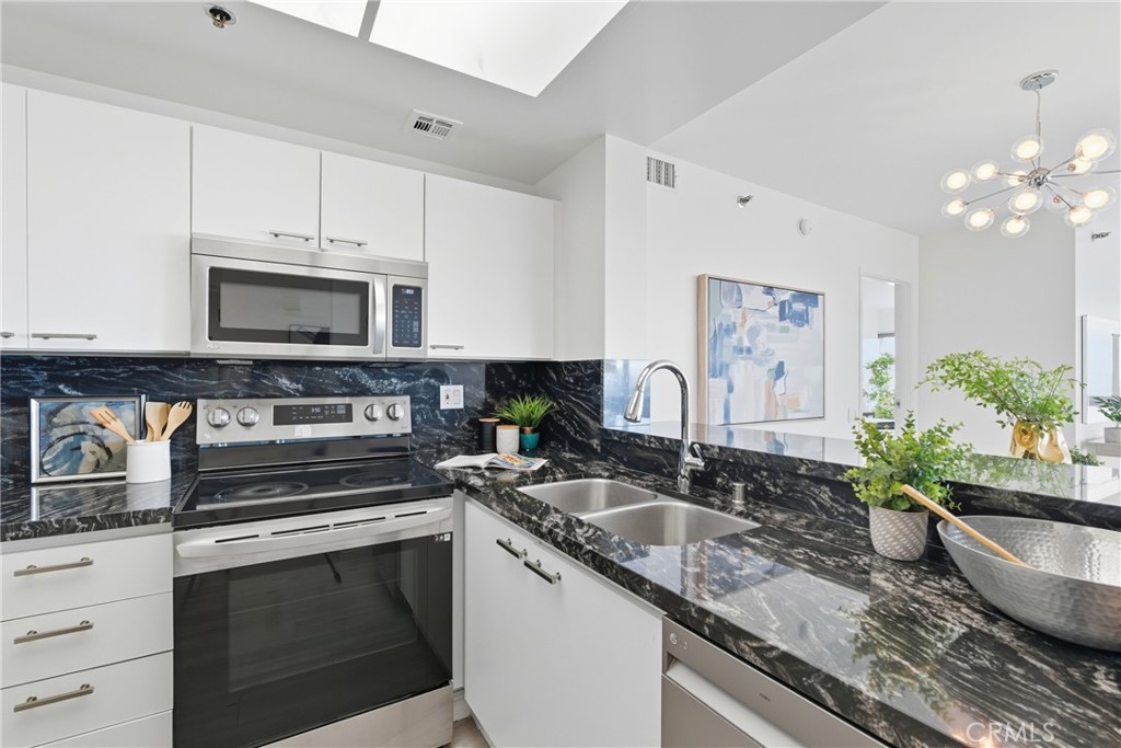 525 E Seaside