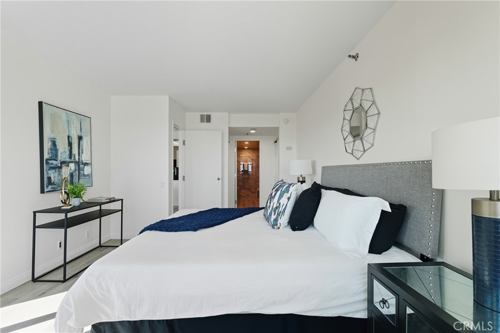525 E Seaside