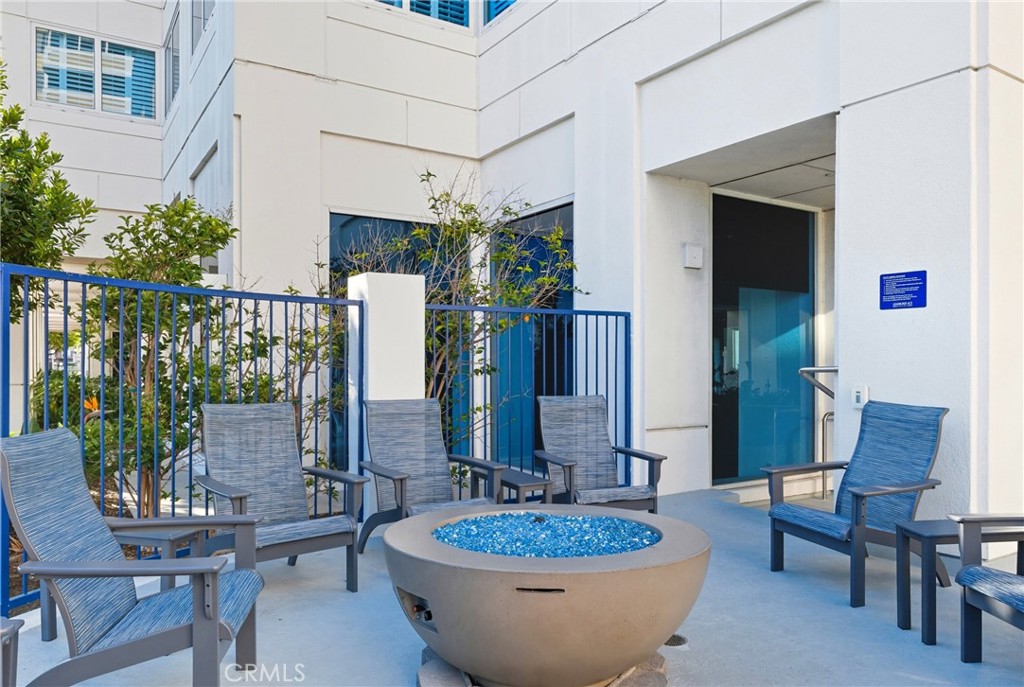 525 E Seaside