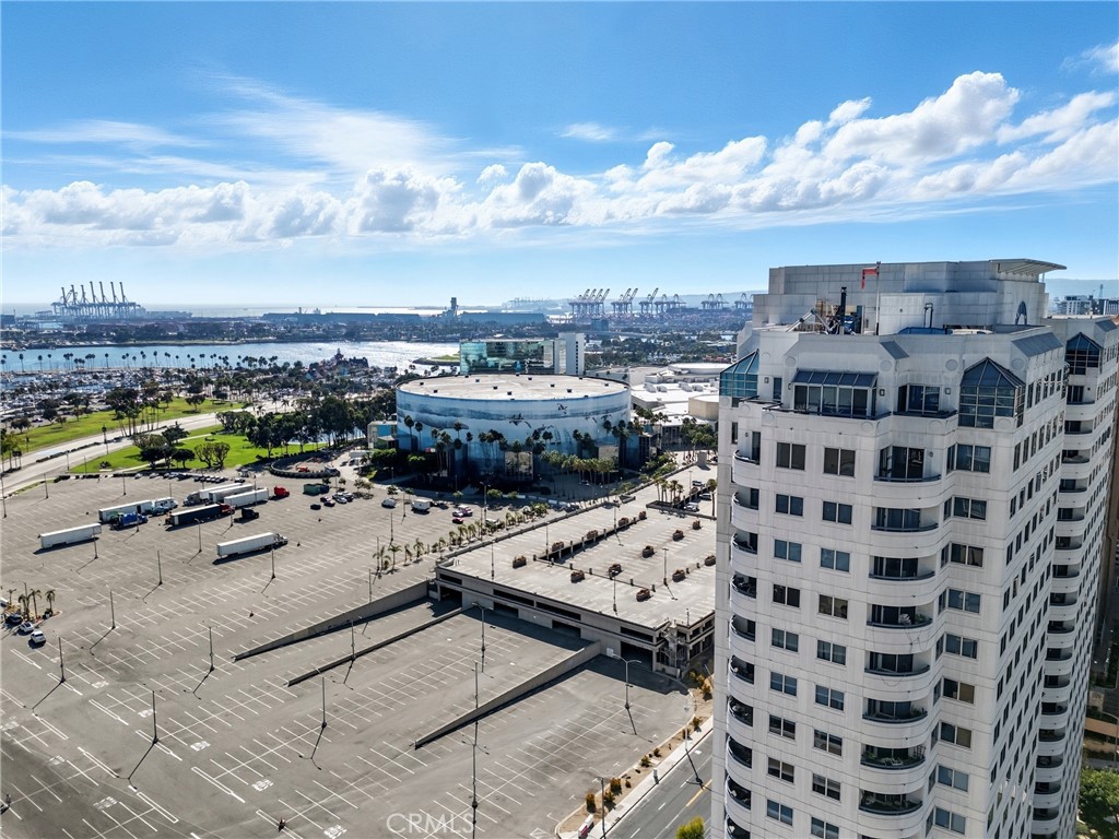 525 E Seaside