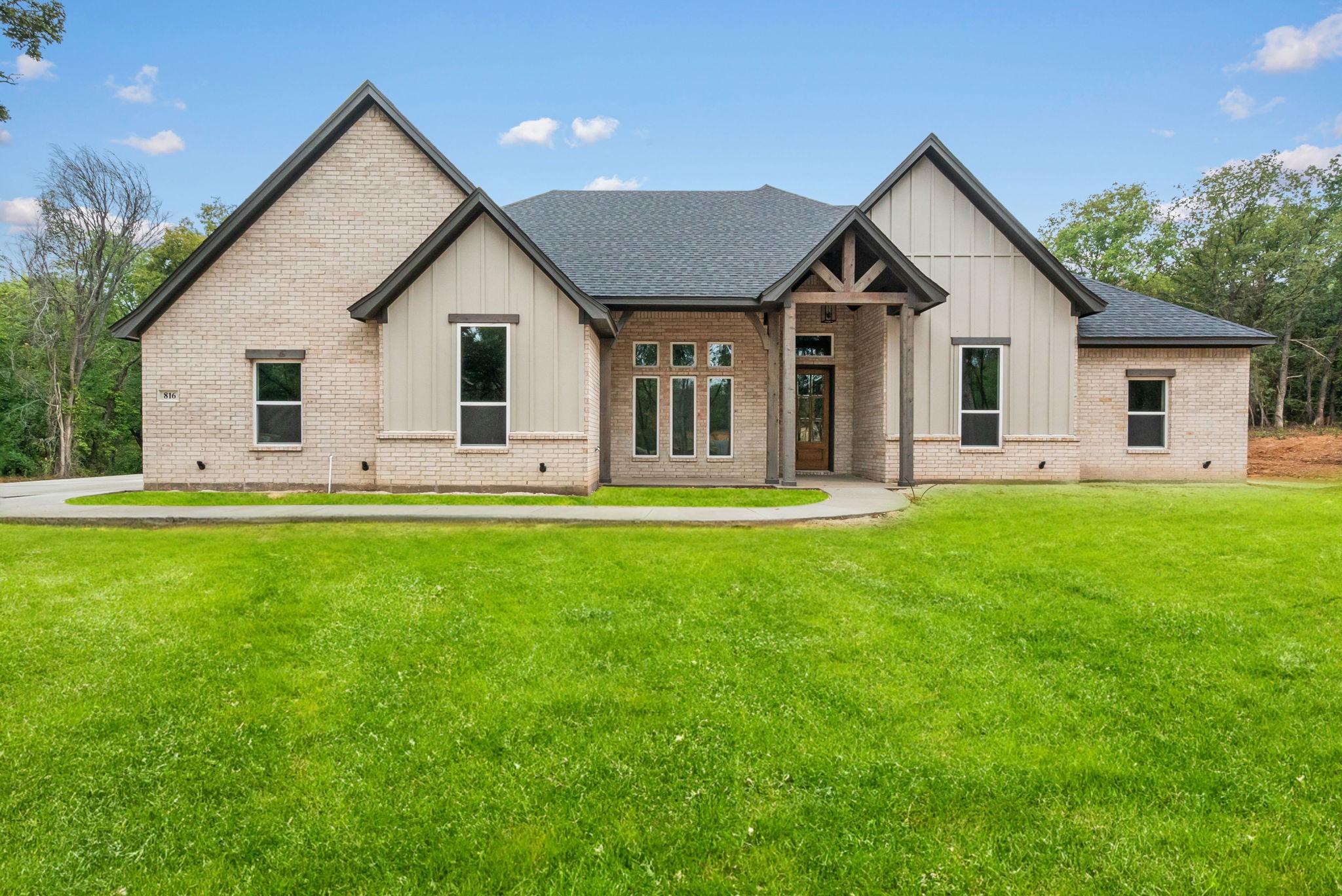 816 Lindenwood Lane