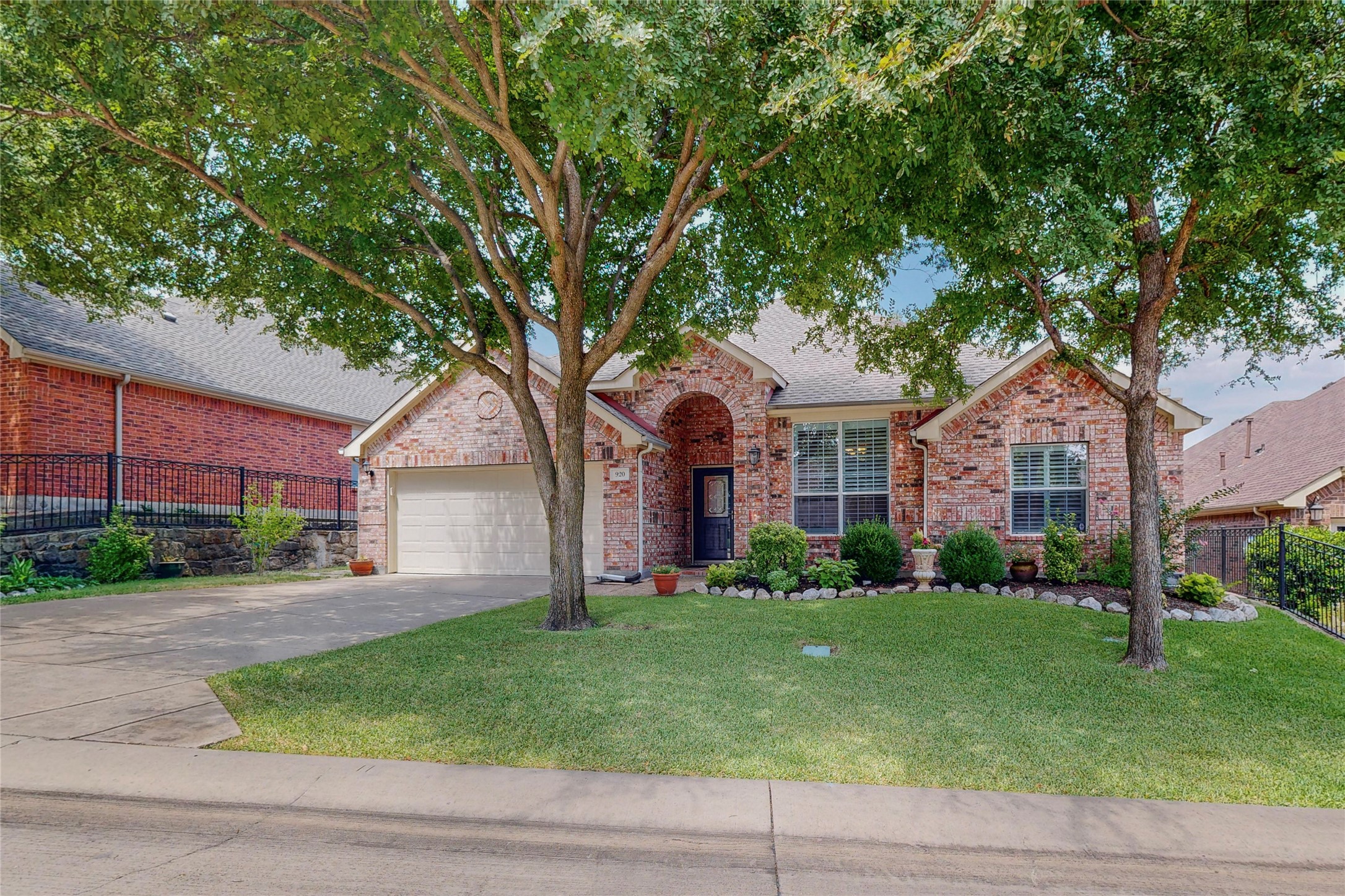 920 Quarry Oaks Drive