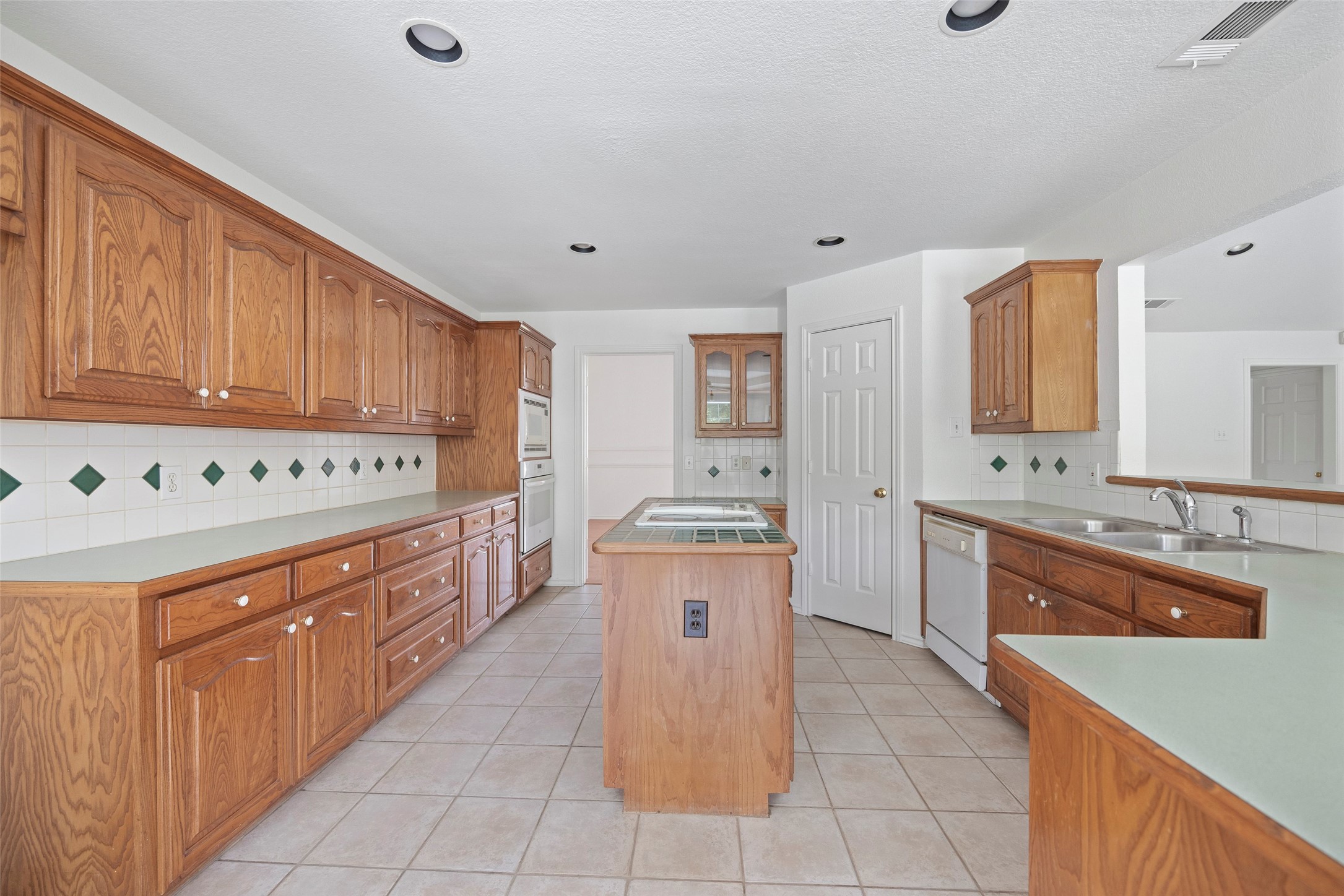 930 Heatherwood Drive