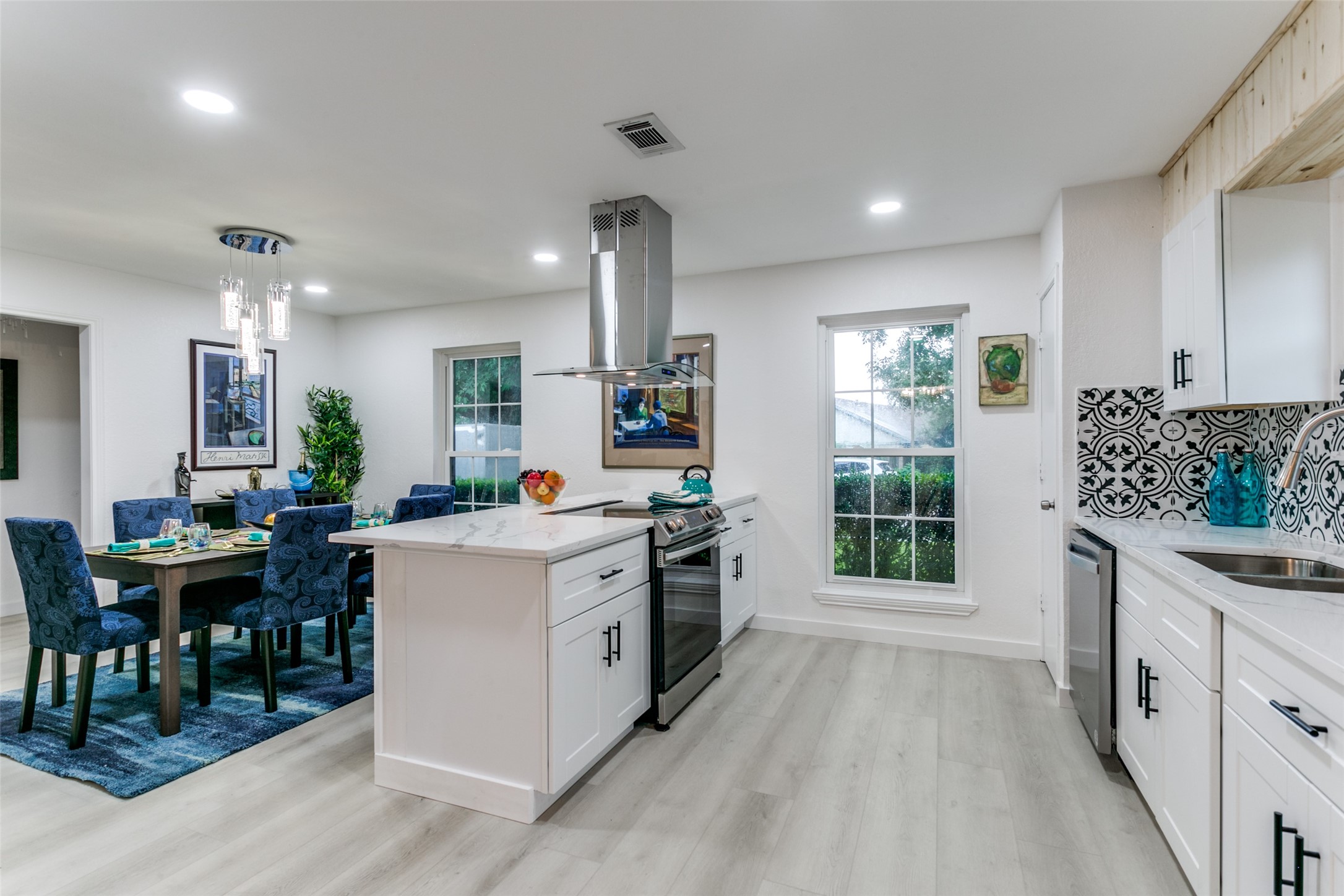 1201 River Oaks Drive