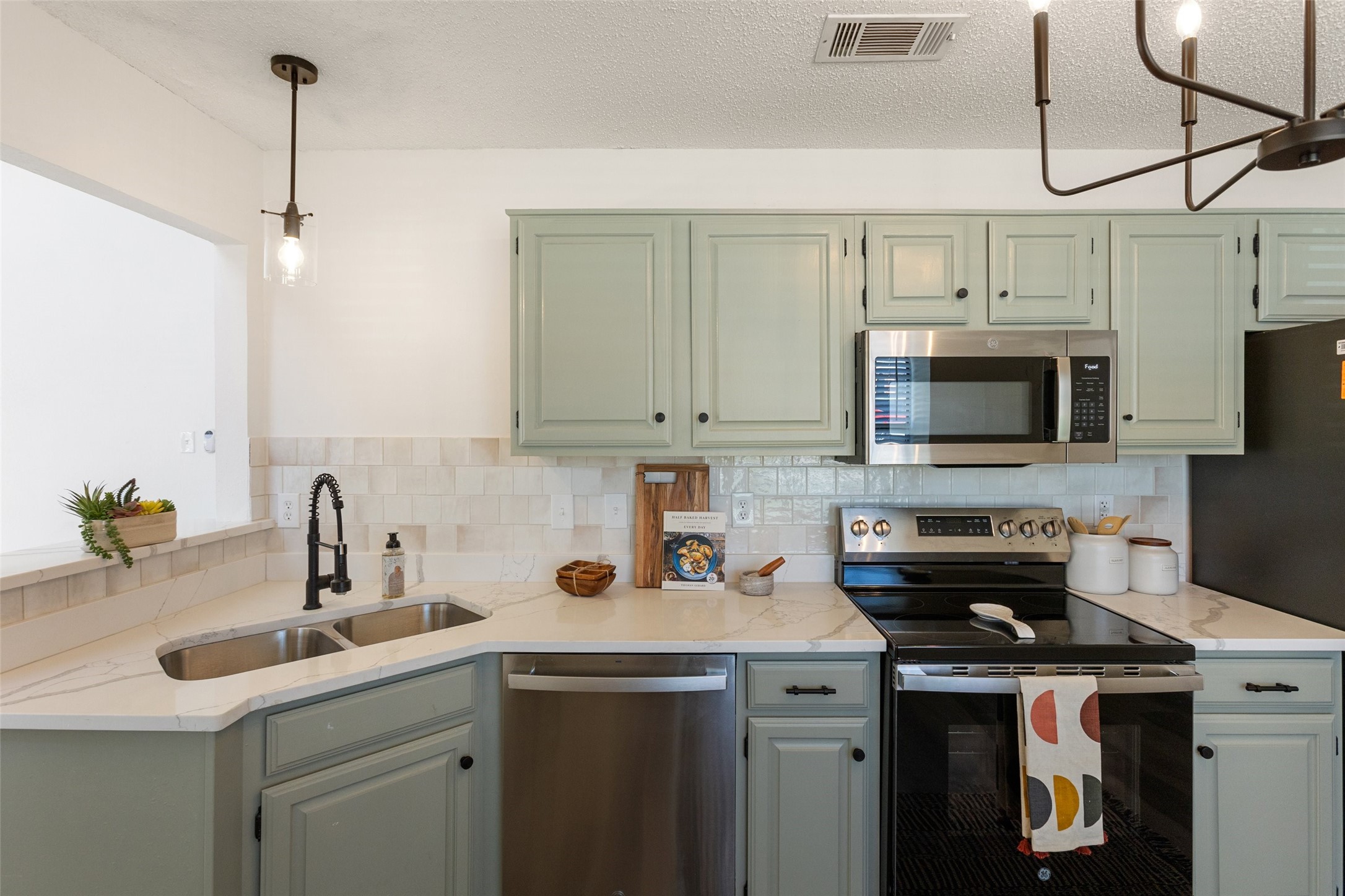 1332 Cedar Ridge Drive