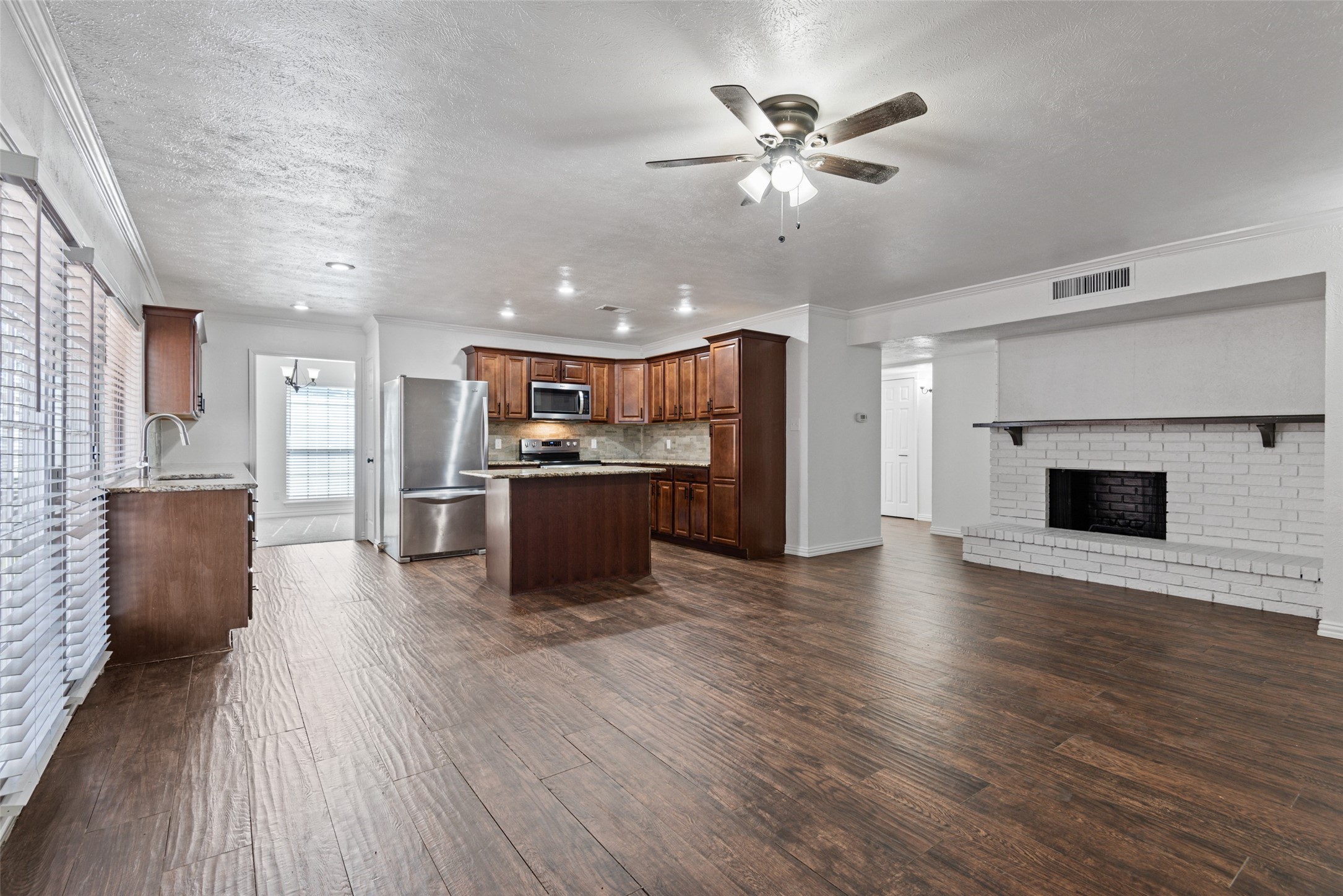 3105 Kenwood Drive