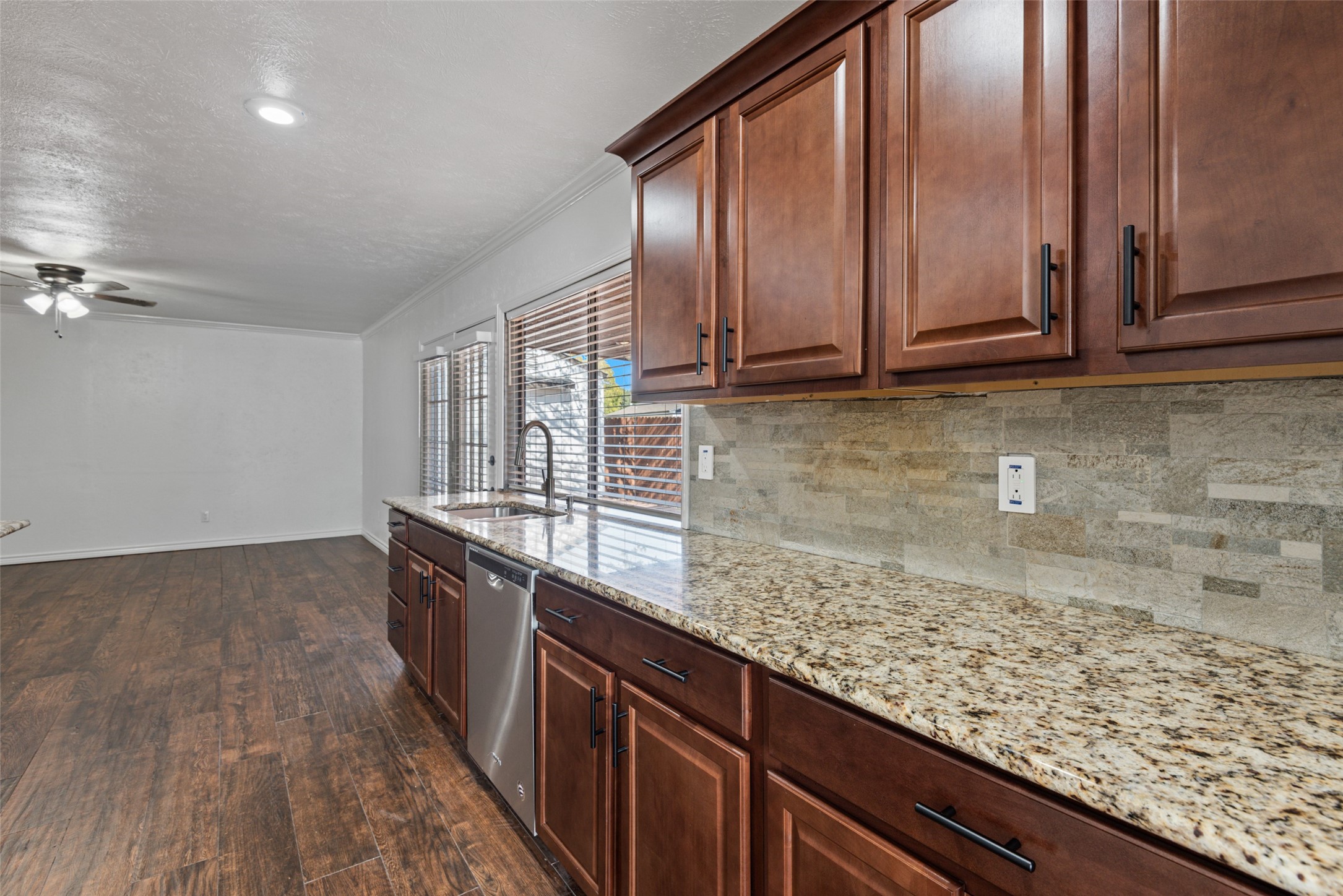 3105 Kenwood Drive