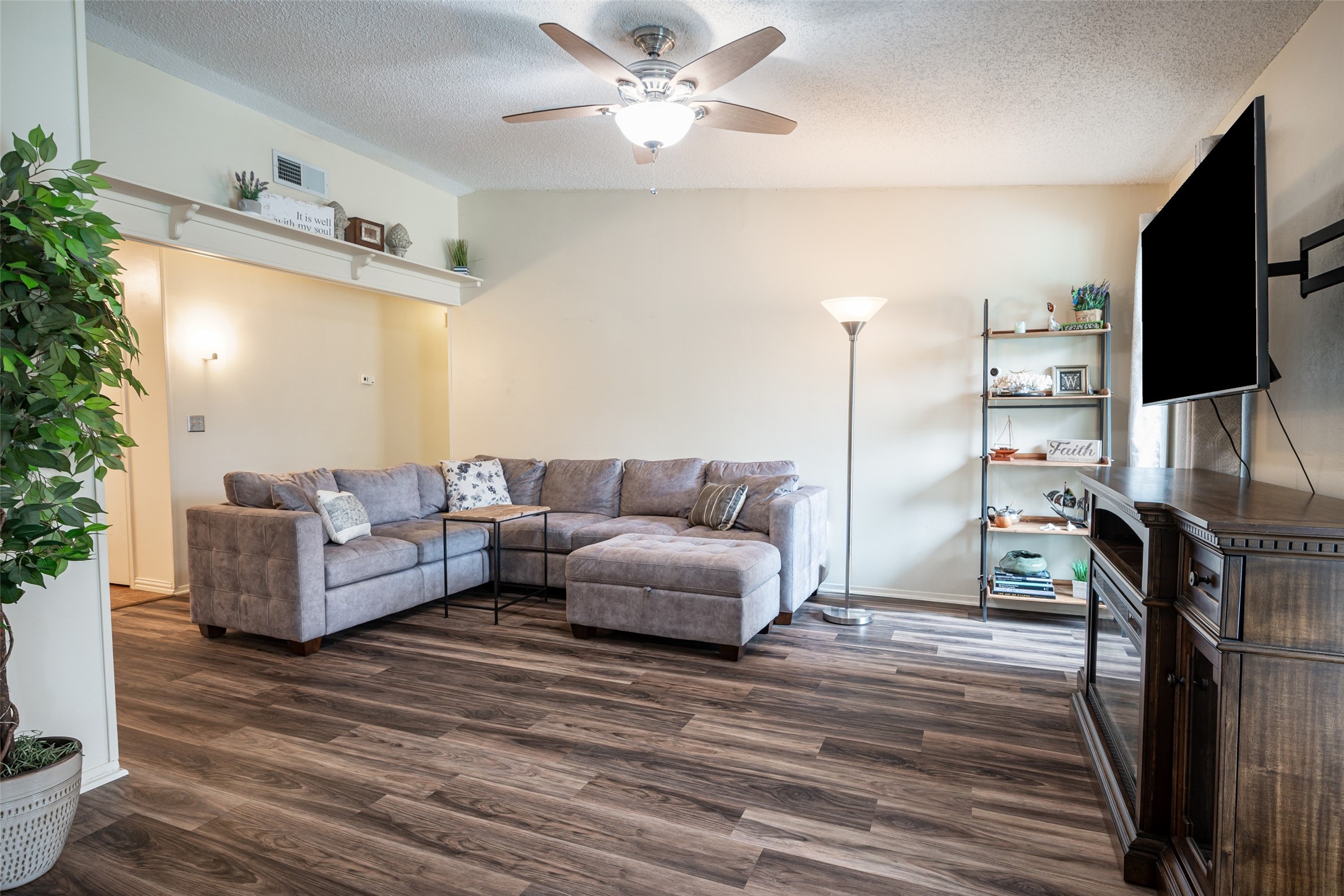 2106 J J Pearce Drive