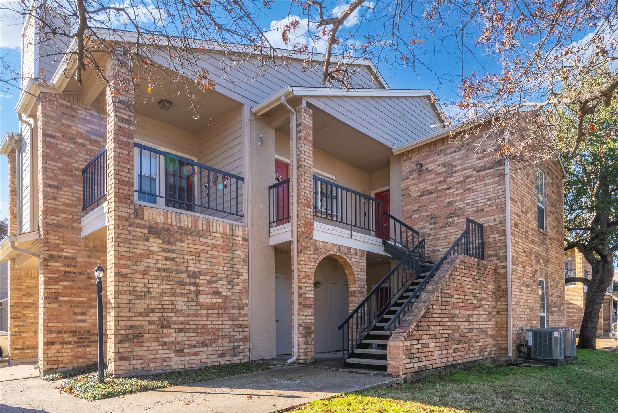 1700 Amelia Court 216