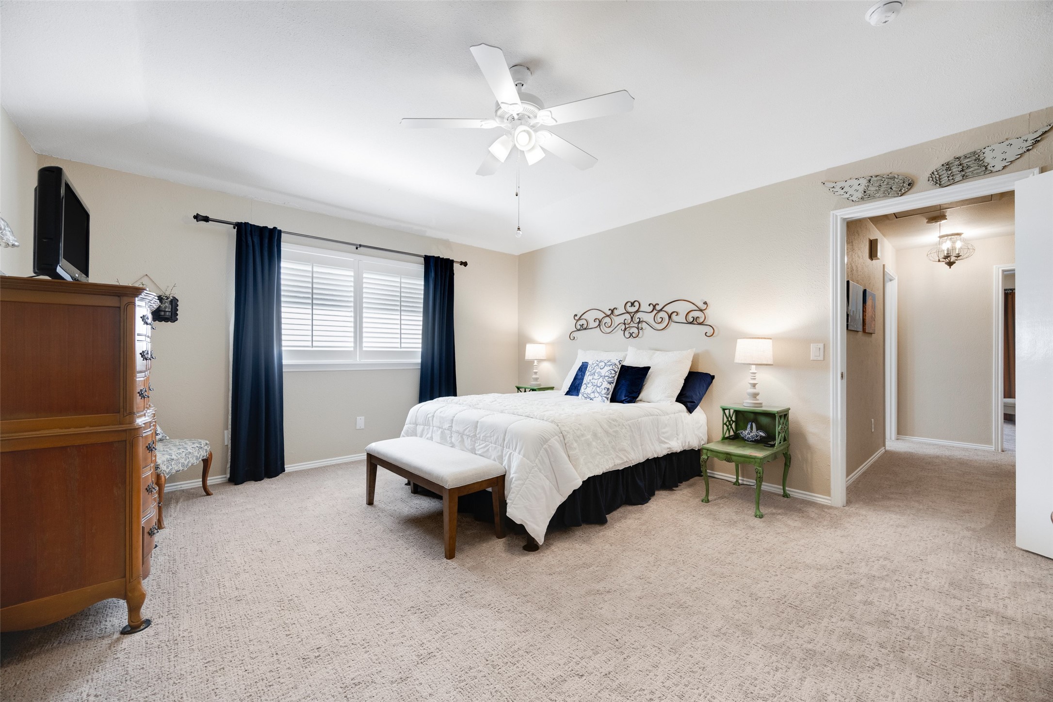3937 Los Robles Drive