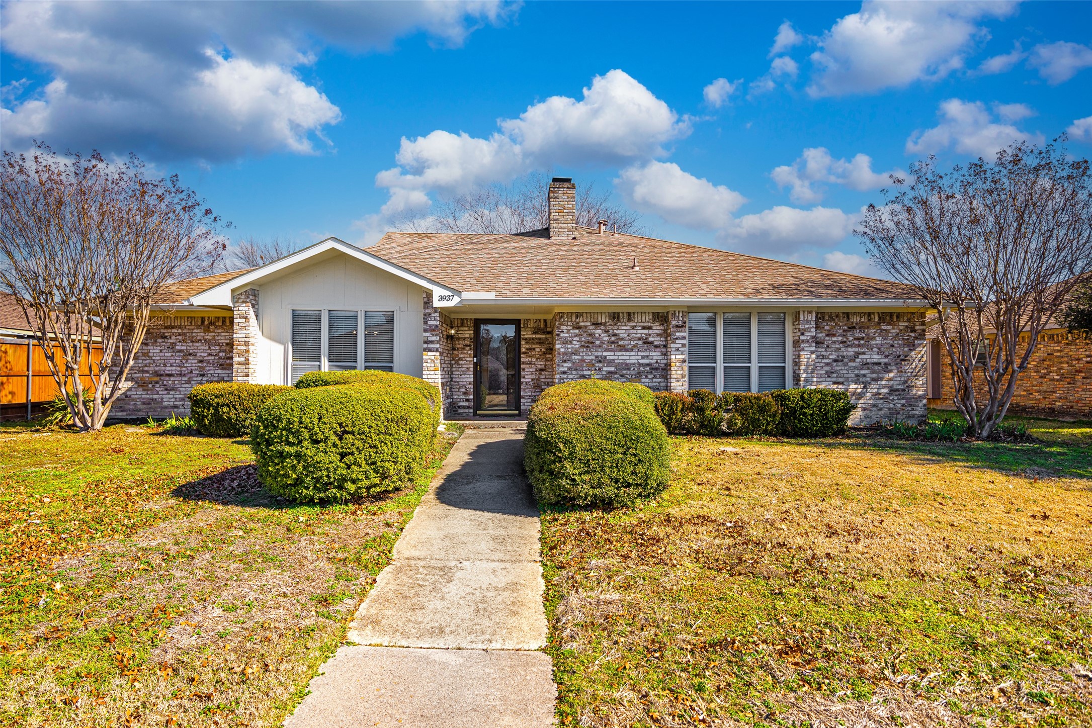 3937 Los Robles Drive