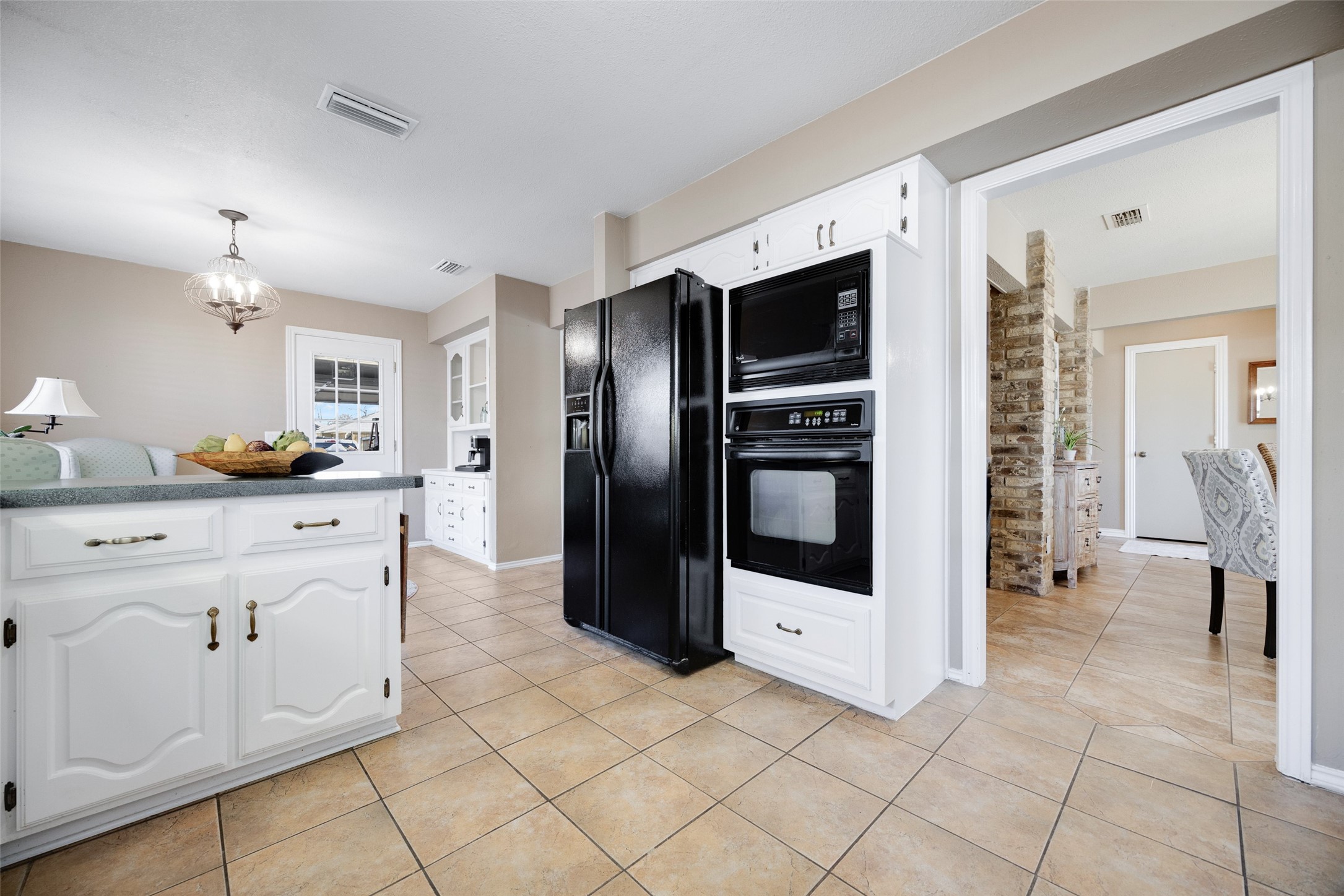 3937 Los Robles Drive