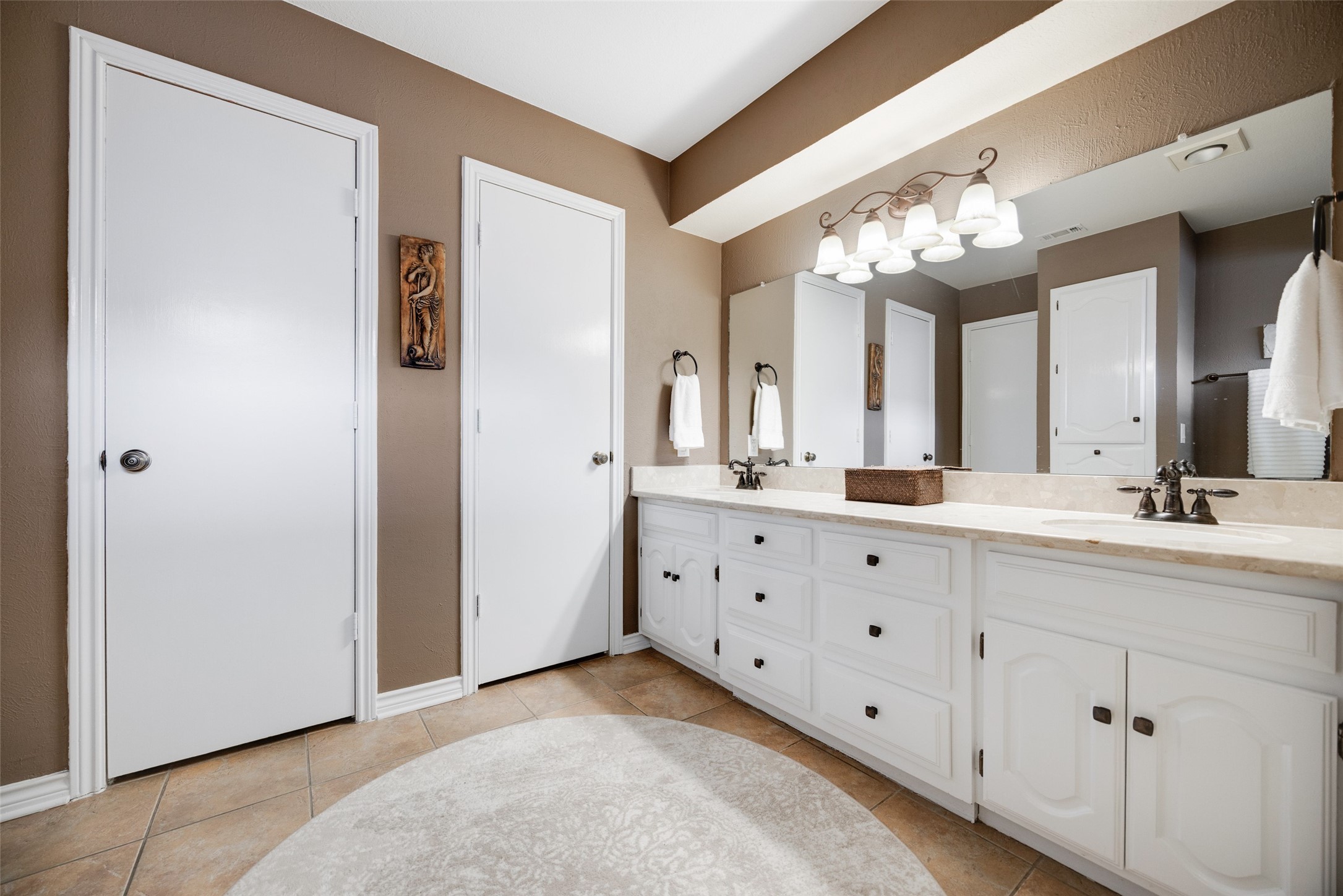 3937 Los Robles Drive