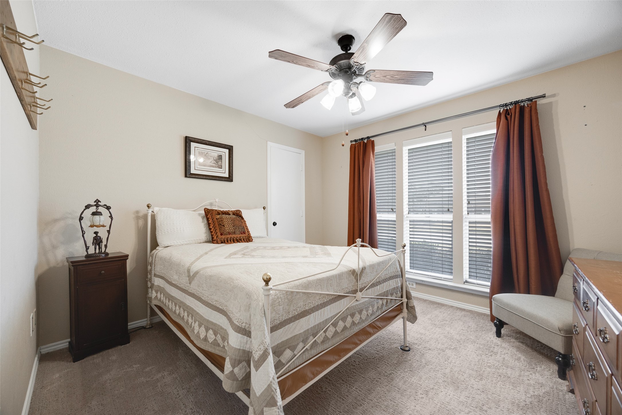 3937 Los Robles Drive
