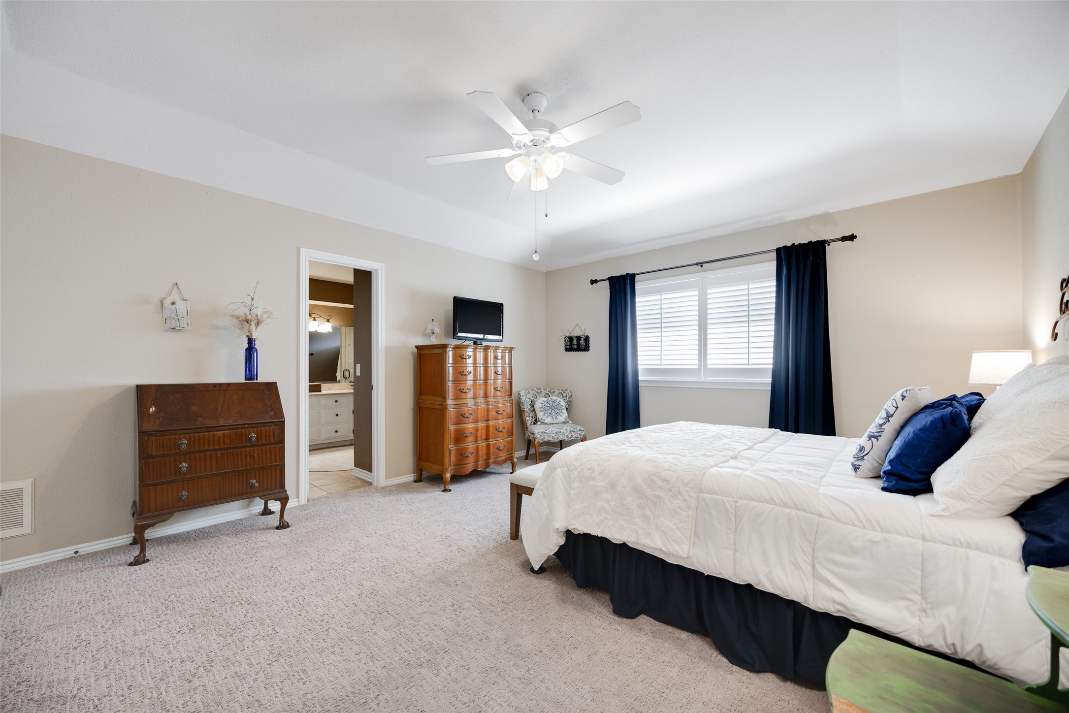3937 Los Robles Drive