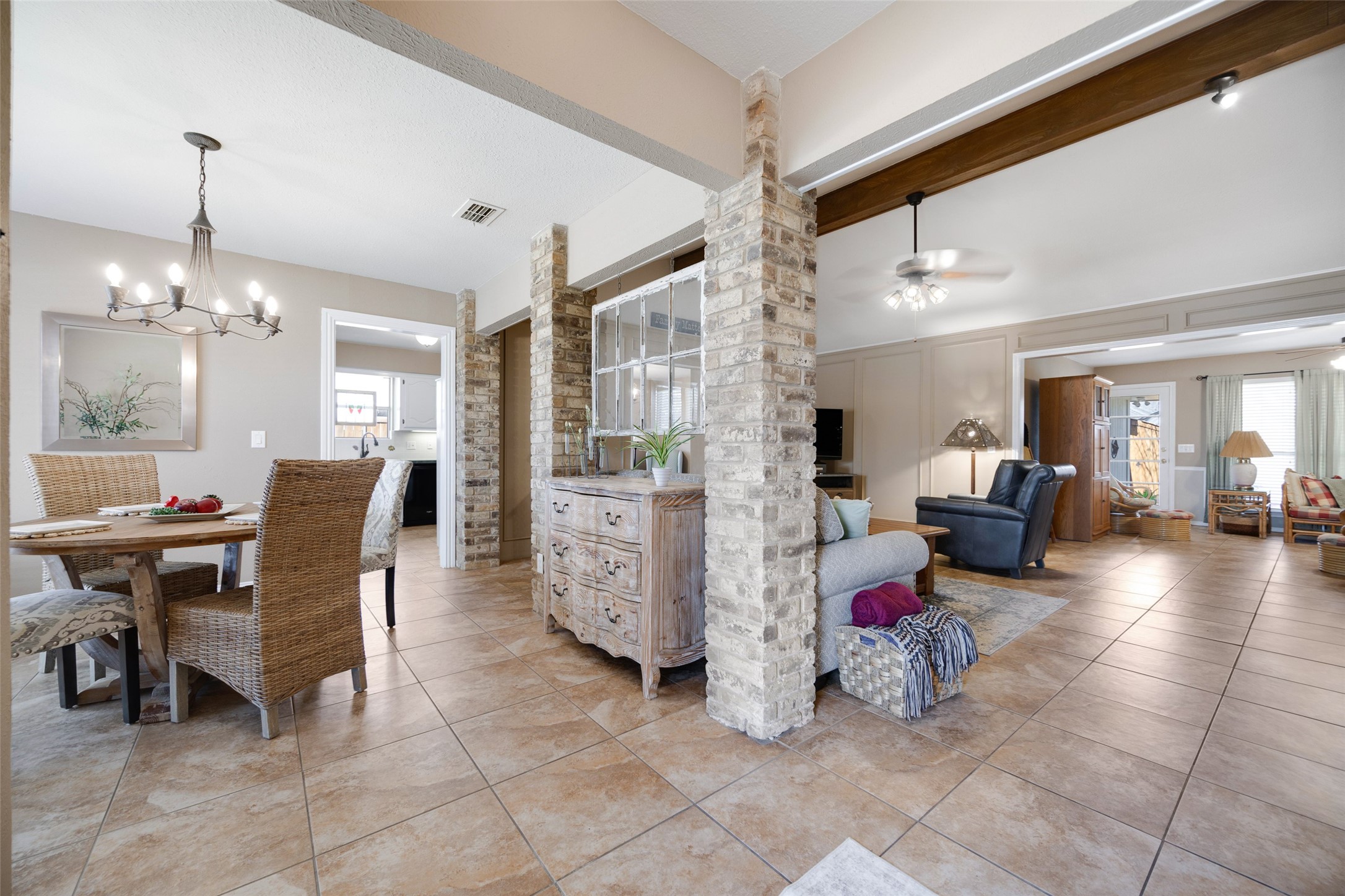 3937 Los Robles Drive