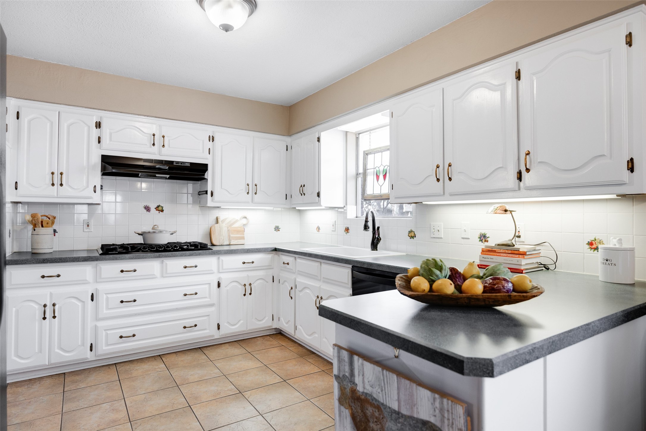 3937 Los Robles Drive