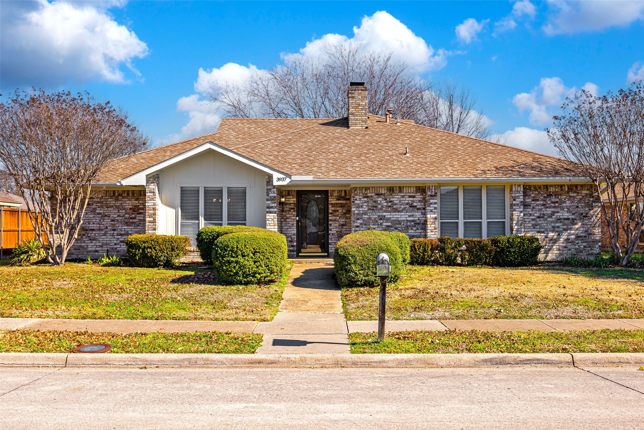 3937 Los Robles Drive