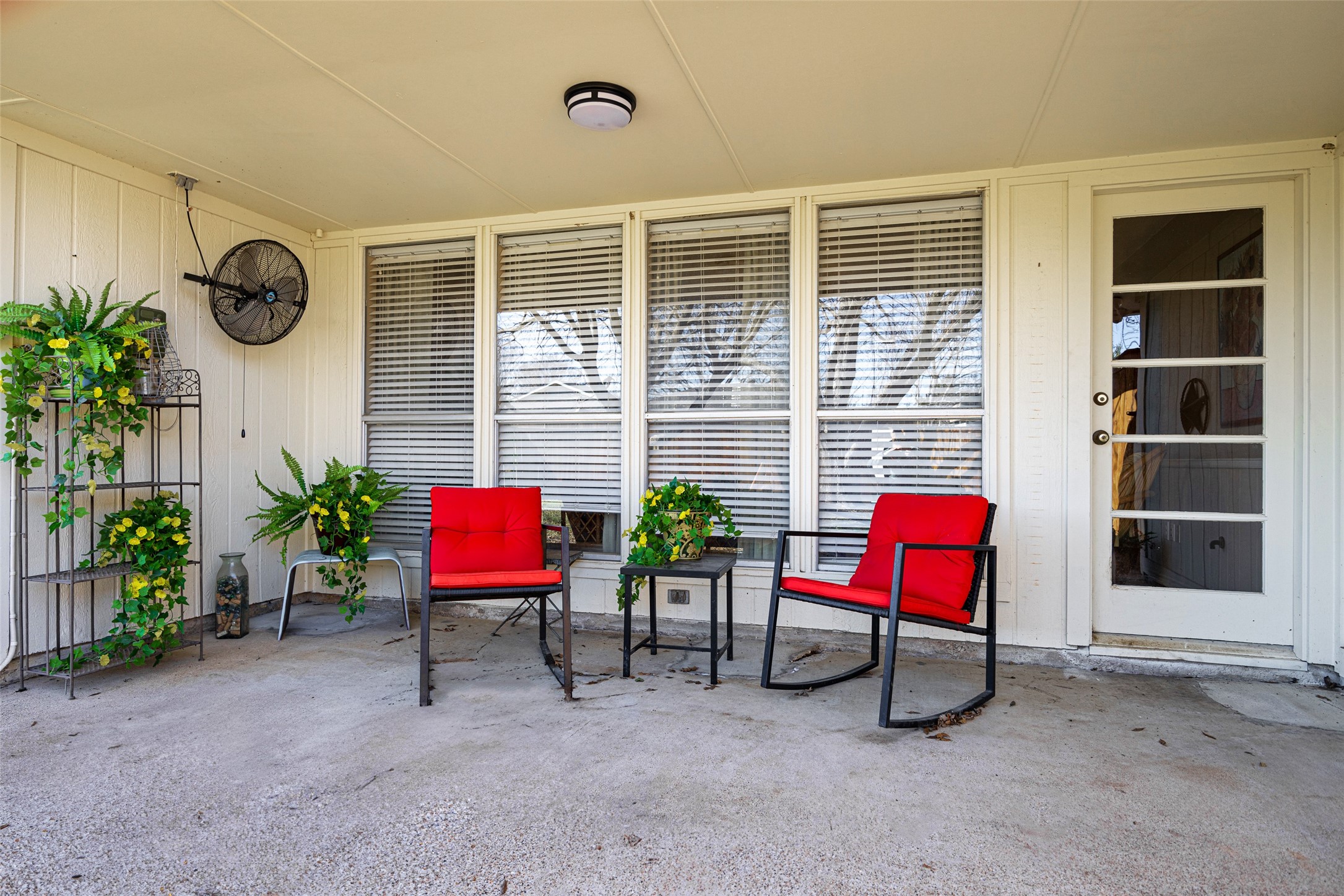 3937 Los Robles Drive