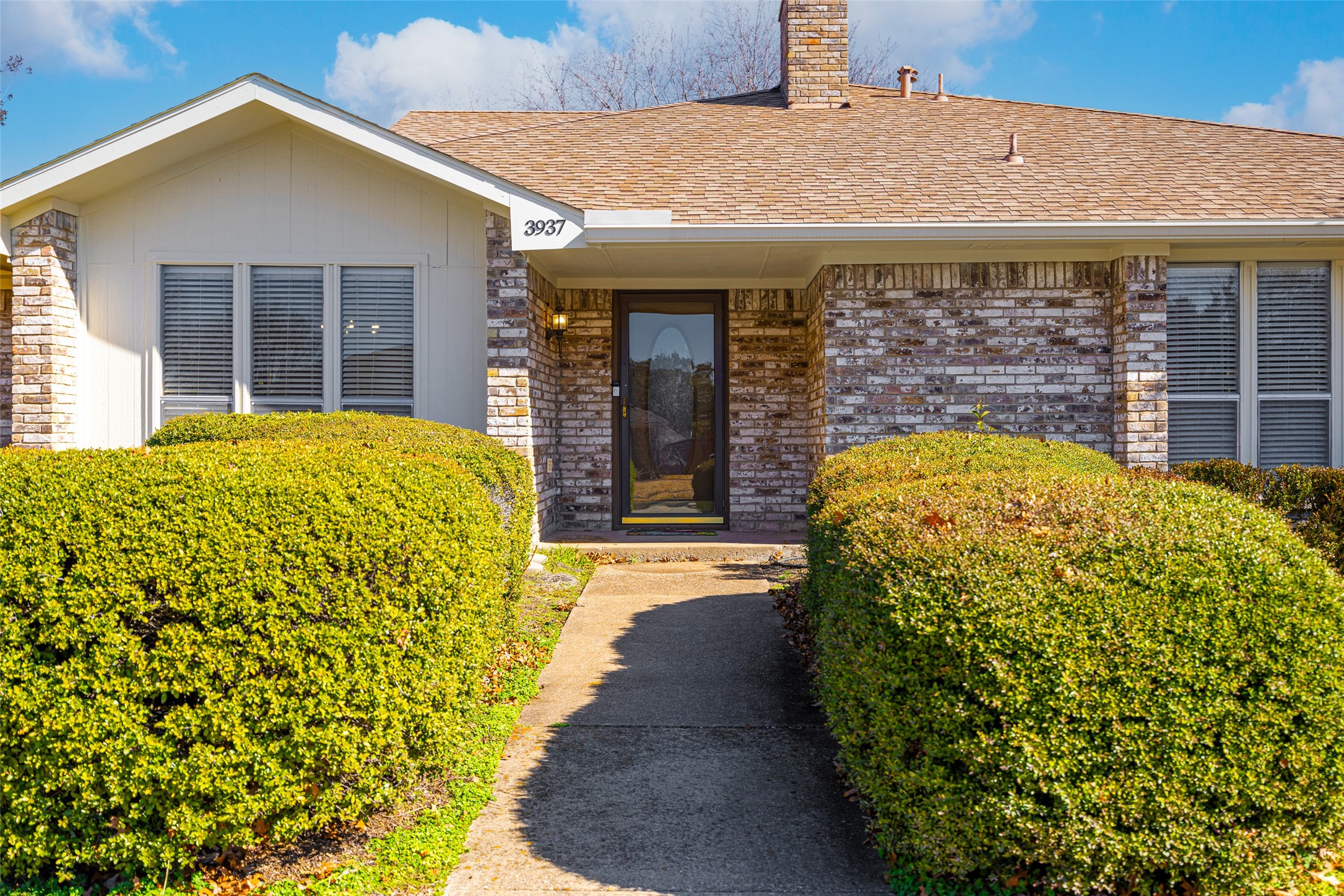 3937 Los Robles Drive