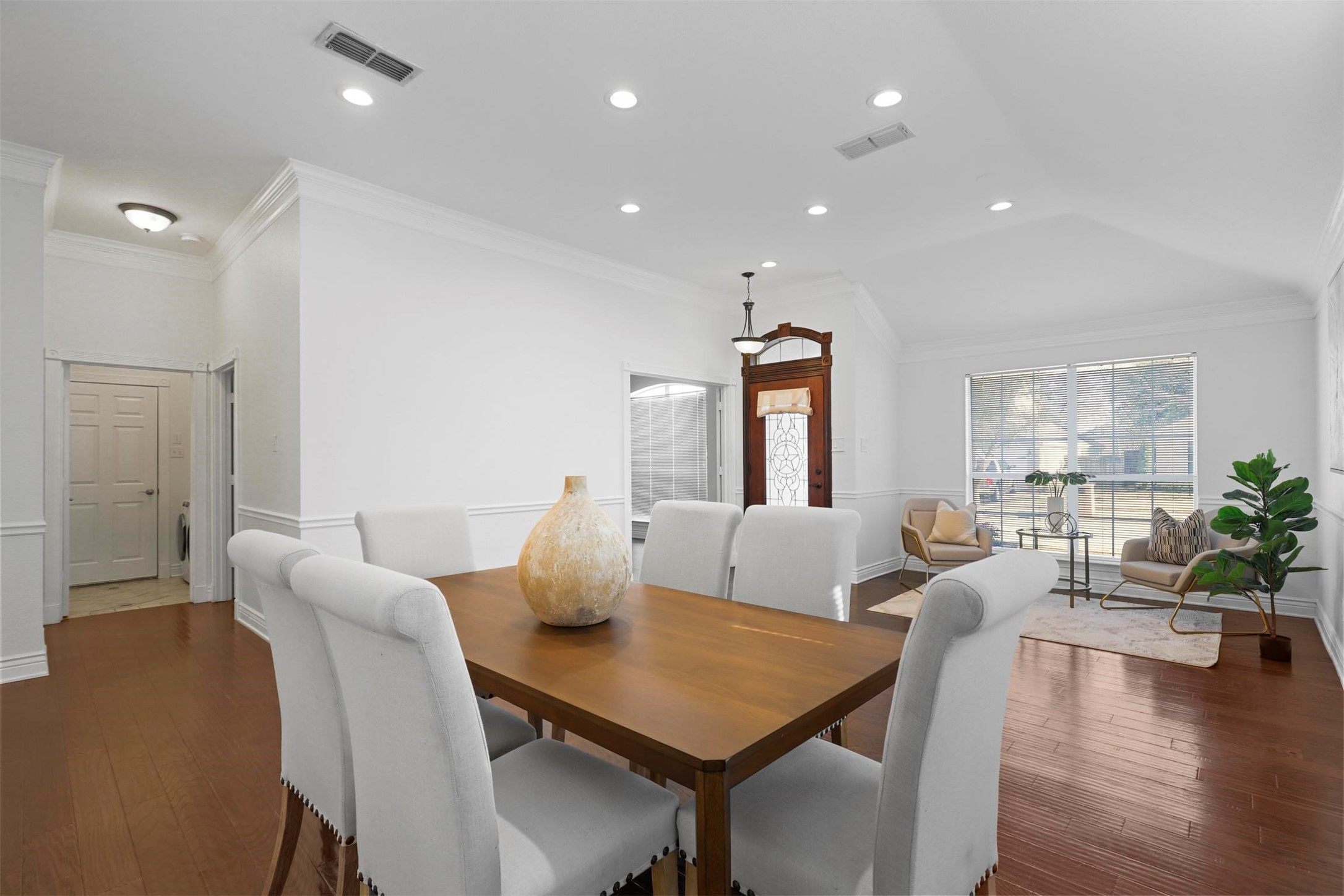 6841 Beverly Glen Drive